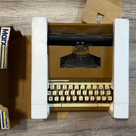 Vintage MARXWRITER Typewriter - Picture 6 of 16